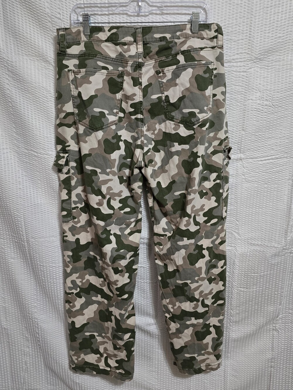 Celebrity Pink Mid-rise Wide Leg Camo Cargo Pants Women's Size 15/32 Baggy